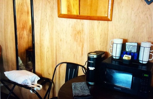 Cave Junction Cabin | Diggins Cabin 2 - Restrooms and Showers are only a short walk away.