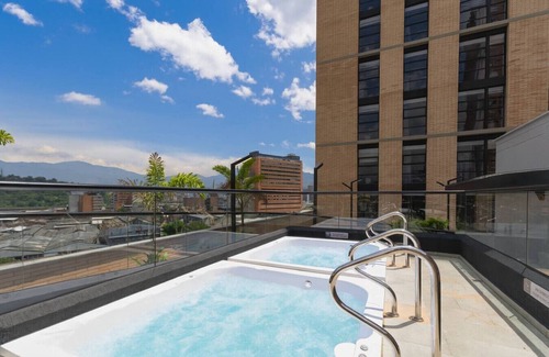 San Diego Apartment | Digital Nomad 2BR Apt - Jacuzzi +Cowork in Poblado