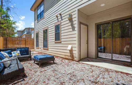 Heritage Hills House | Digital nomads! Private Yard+Fast wifi+2 monitor office in brilliant Austin