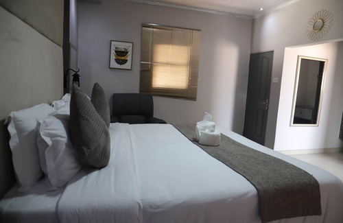 Tshabong Hotel | Dikukama Executive Hotel
