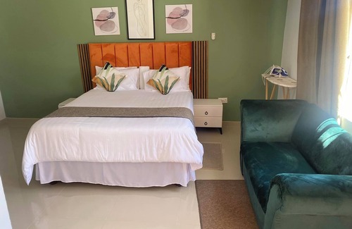 Tshabong Hotel | Dikukama Hotel