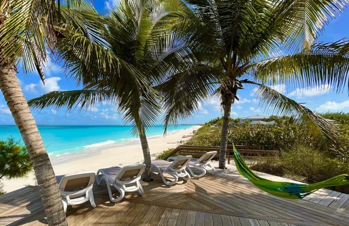 Jimmy Hill House | DILLYCRAB BEACH HOUSE: PICKLEBALL COURT/Pingpong/Pool table/Ocean TREEHOUSE deck
