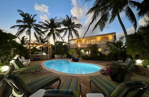 Jimmy Hill House | DILLYCRAB BEACH HOUSE: PICKLEBALL COURT/Pingpong/Pool table/Ocean TREEHOUSE deck