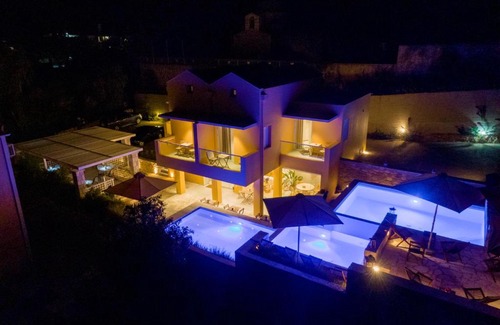 Mavrovouni Hotel | Dimani Suites