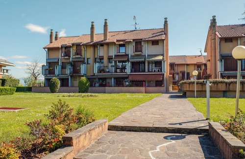 Sirmione Apartment | Dimora dei Colori - Two Bedroom Apartment, Sleeps 6