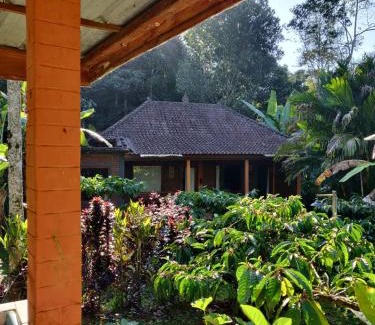 Wongaya Gede House | Dina Homestay