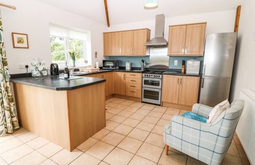 Dinas Cottage | DINAS FARMHOUSE ANNEX, family friendly, with a garden in Caernarfon