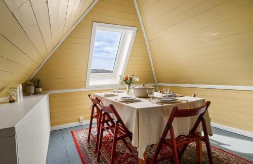 Bergen City Centre House | DINBNB Homes l 100 meters from Fløybanen l A rare city experience