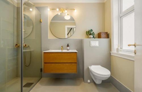 Bergen City Centre House | DINBNB Homes l 100 meters from Fløybanen l A rare city experience