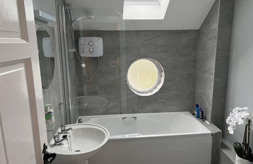 Dingle House | Dingle home with Conor Pass views, walking distance to town