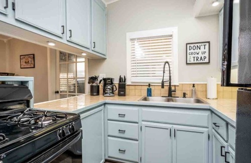Lansing House | Dinner and a Movie | 2 BR & 1 BA | Lansing Home