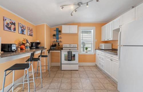 Drumheller House | Dino Cave l Walk to Downtown l Fire Pit & BBQ I TV
