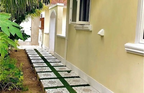 Westward Villas Subdivision House | Dinon's Abode. Cozy 1 bed studio, Cable Beachnn