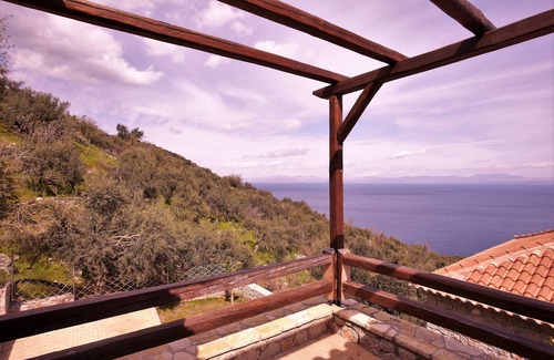 Livadi House | DIO GUESTHOUSES VILLA TAINARON 2 B/R WITH PRIVATE GARDEN AND SWIMMINGPOOL