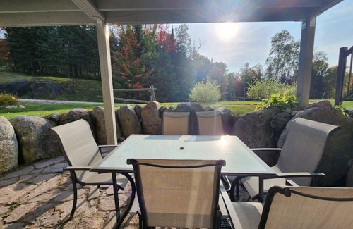 Saint-Faustin-Lac-Carre Apartment | Direct access to hiking, beach & pool at Mont-Blanc