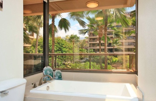 Kahana Condo | DIRECT BEACHFRONT 3BR 2BA! INCREDIBLE VIEWS! Sleeps up to 10! AC!