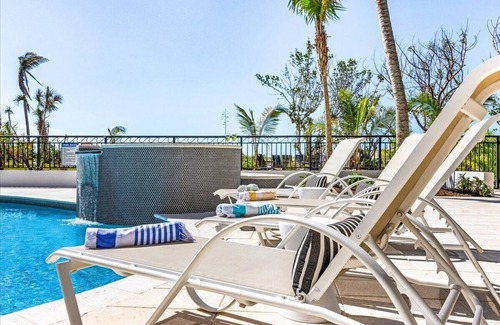 Captiva House | Direct Beachfront Villa Sea Palms Estate Captiva Island sleeps up to 30 Pool+Spa