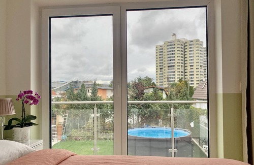 Meidling Villa | Direct by Subway U6, garden, pool, Patio, 6 rooms