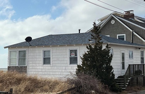 New England Cottage | Direct LI sound waterfront cottage, one level living in Hawks Nest Beach