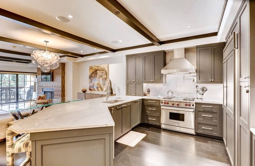 Vail Condo | DIRECT MOUNTAIN VIEW/WALKING DISTANCE TO LIFTS/CONTEMPORARY License# 011090