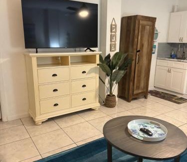 South Peninsula Historic District Apartment | Direct ocean front view 1 bedroom Open Pool Ocean J
