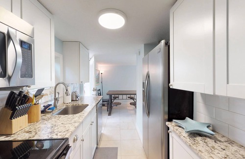 St. Augustine Beach House | 💲DIRECT OCEANFRONT Romantic Cottage💲 Best Beach - Walk to Restaurants - Downtown only 5 Miles