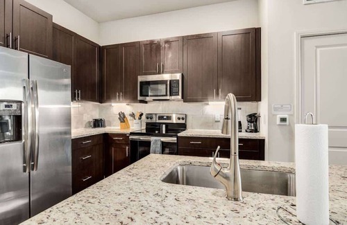 Richardson Apartment | Direct Trail Access! Parking, Pool, Gym 04