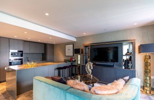 Riverside Apartment | Direct view of Tower Bridge 2-bedroom apartment in wonderful London