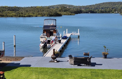 Fennell Bay Apartment | Direct water front 3 meters from Lake.nYour own private balcony overlooking Lake