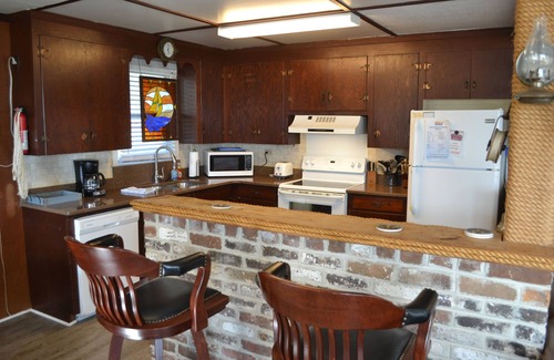 Sunbury Cottage | Direct Waterfront w/Private Dock! Fisherman's Cottage at Sunbury-Near Savannah