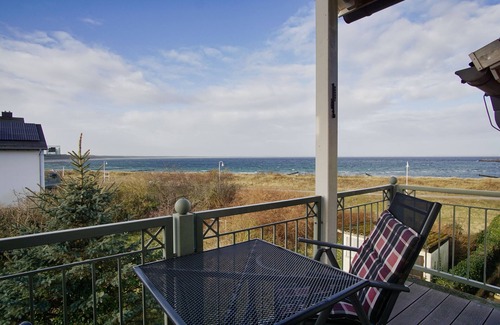 Glowe Apartment | Directly behind the dune, with balcony and sea view - Strandvilla Böck FeWo 15