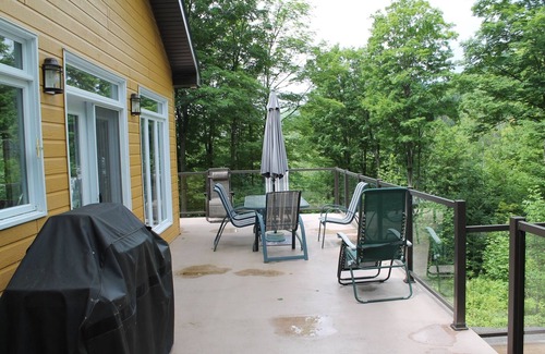 Bromont Ski Chalet | Directly in the mountain for calm and lots of activities