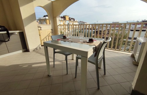 Rivazzurra Apartment | Directly on Rimini's beach and Europe's most beautiful promenade Regina1