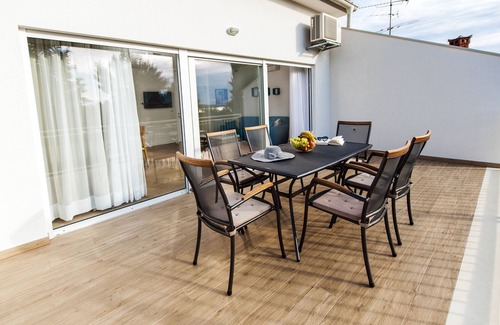 Valbandon Apartment | Directly on the beach - vacation apartment B