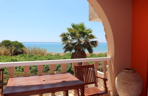 Pylos-Nestoras Apartment | Directly on the fine Memi sandy beach located studio with sea view.