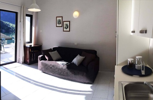 Idro Apartment | Directly on the lake with terrace