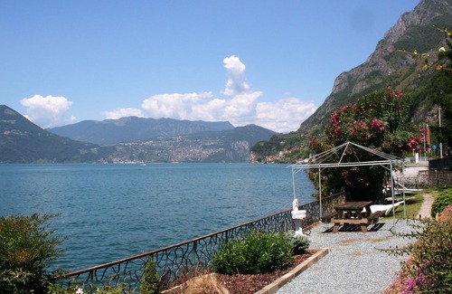 Marone Apartment | Directly on the lake shore: "La Casina a Remi"