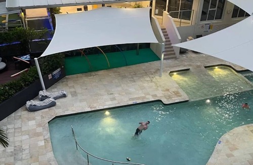 Miami Apartment | Directly Opposite Burleigh North Surf Club