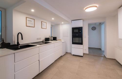 Innenstadt - Sankt Ulrich-Dom Apartment | Direkt am Königsplatzt - Barrierefrei für 6 Personen mit Kickertisch und Beamer