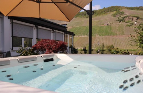 Bernkastel-Kues House | Direkter Moselblick L - Moselhotel Sonnenuhr