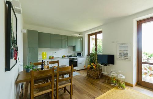 Zorzino Apartment | Discesa a Lago with terrace and garden on lake Iseo