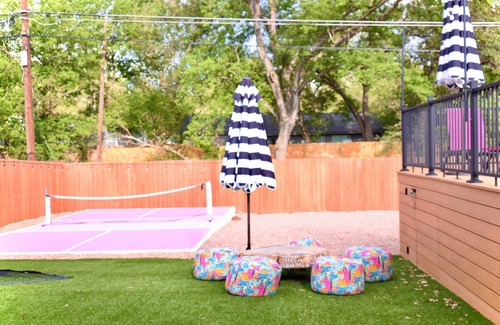 Pecan Springs Springdale House | DISCO HOUSE - Pool & Pickleball Court for the perfect getaway in the city