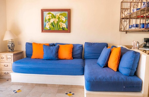 Colonia El Progreso Villa | Disconnect and Recharge in Spacious Villa