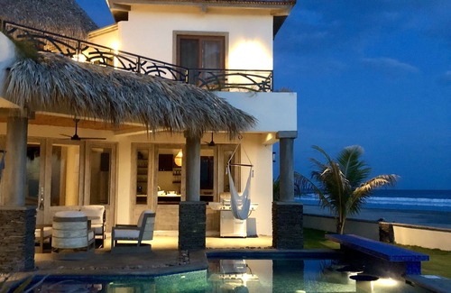 Popoyo House | DISCOUNTED - BR/4 Bath Luxury Beachfront House - Casa Perla, Playa Guasacate