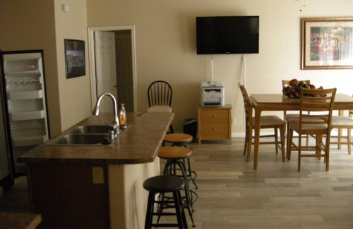 Mesquite Condo | DISCOUNTED RATES SEP - DEC! QUIET, Central location - Swimming Pool outside