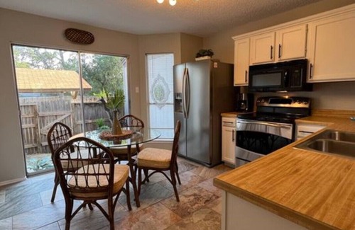 Northwest Crossing House | Discounted Relaxing Suite-Fast Wi-Fi-near SeaWorld & Six Flags