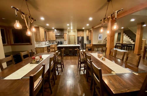 Garden City Cabin | Discounts for open dates this Aug! Splash Pad! Spectacular View!