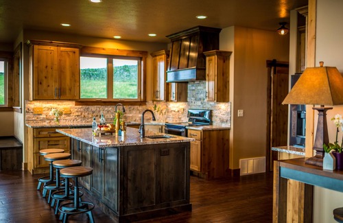 Garden City Cabin | Discounts for open dates this Aug! Splash Pad! Spectacular View!