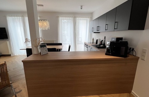 Eisenach Apartment | discovAIR Karl10 Central & Modern with Netflix