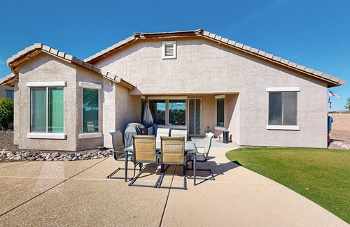 Marana House | Discover a delightful getaway with private pool, patio, & BBQ in Marana, AZ.